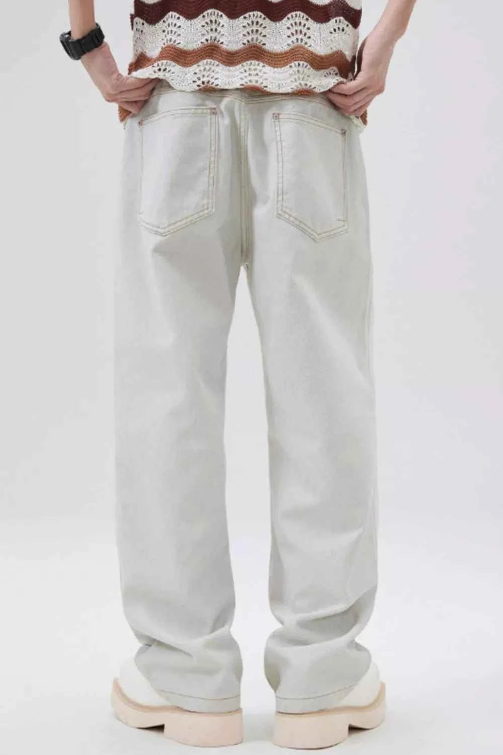 LIGHT WASH RELAXED FIT JEANS – PLUS FIT